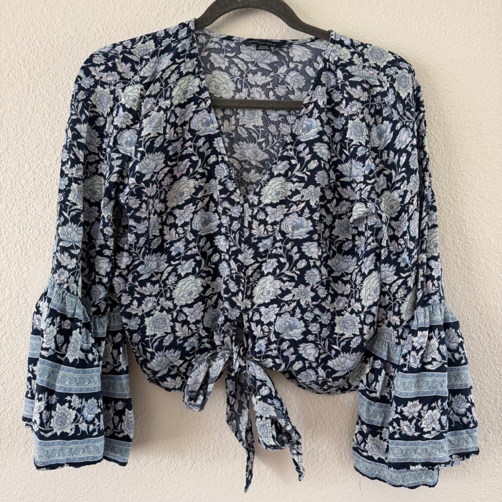 American Eagle Boho Floral Blue Tie Front Bell Sleeve Crop Top Blouse Medium
